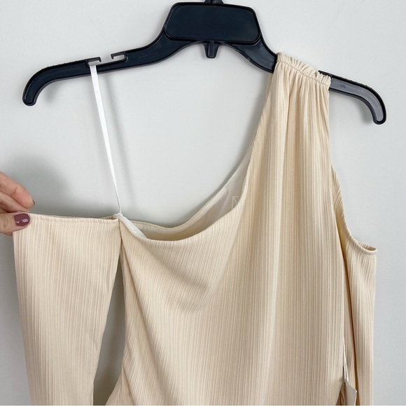 Revolve Not Yours To Keep Jeanette Bodysuit in Cream Size M - Picture 3 of 11